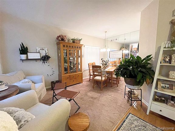 5th image of 7198 Mission Hills Dr