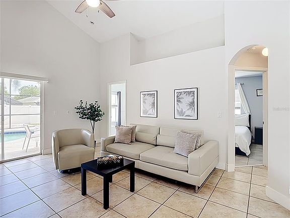 5th image of 1021 TOURMALINE DRIVE
