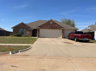 1121 S Douglas Dr, Mustang, OK 73064