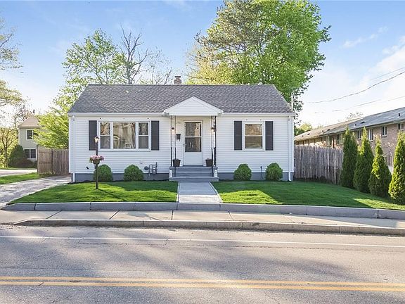 2nd image of 256 Gentian Ave
