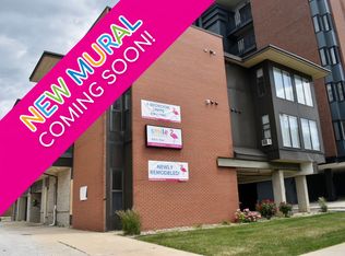 806 S 3rd St #302, Champaign, IL 61820