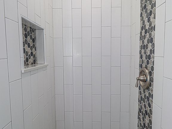4th image of 328 Benfield Rd