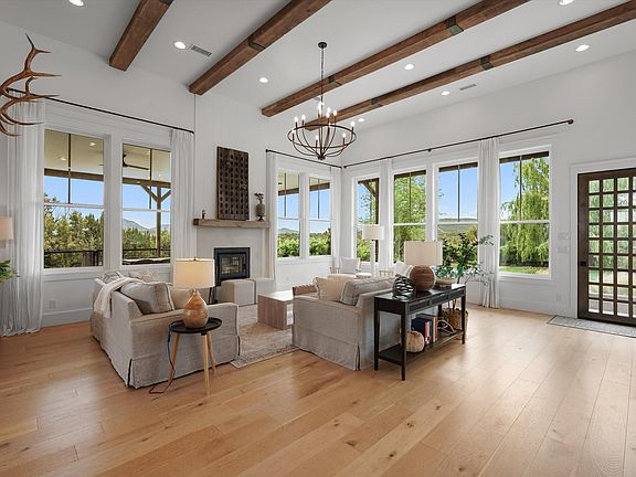 3rd image of 8 Vista La Madera