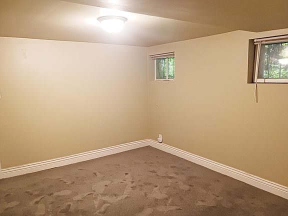 4th image of 1316 N Steele St #B