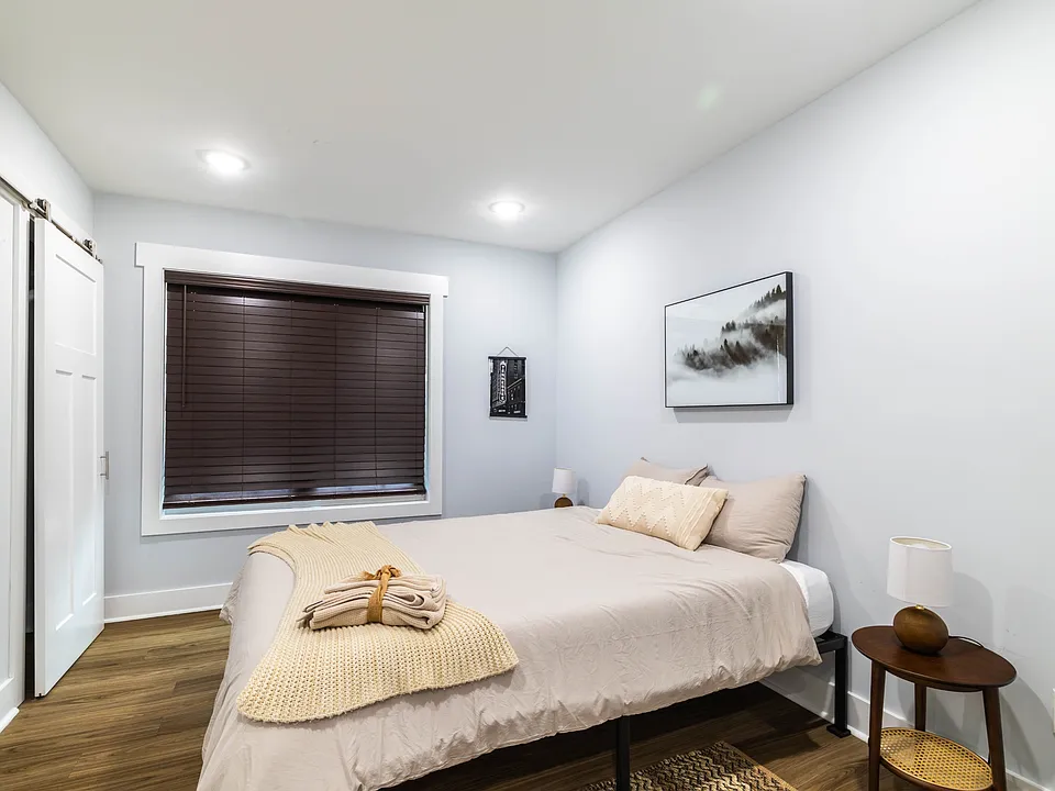 301 E Quincy Ave