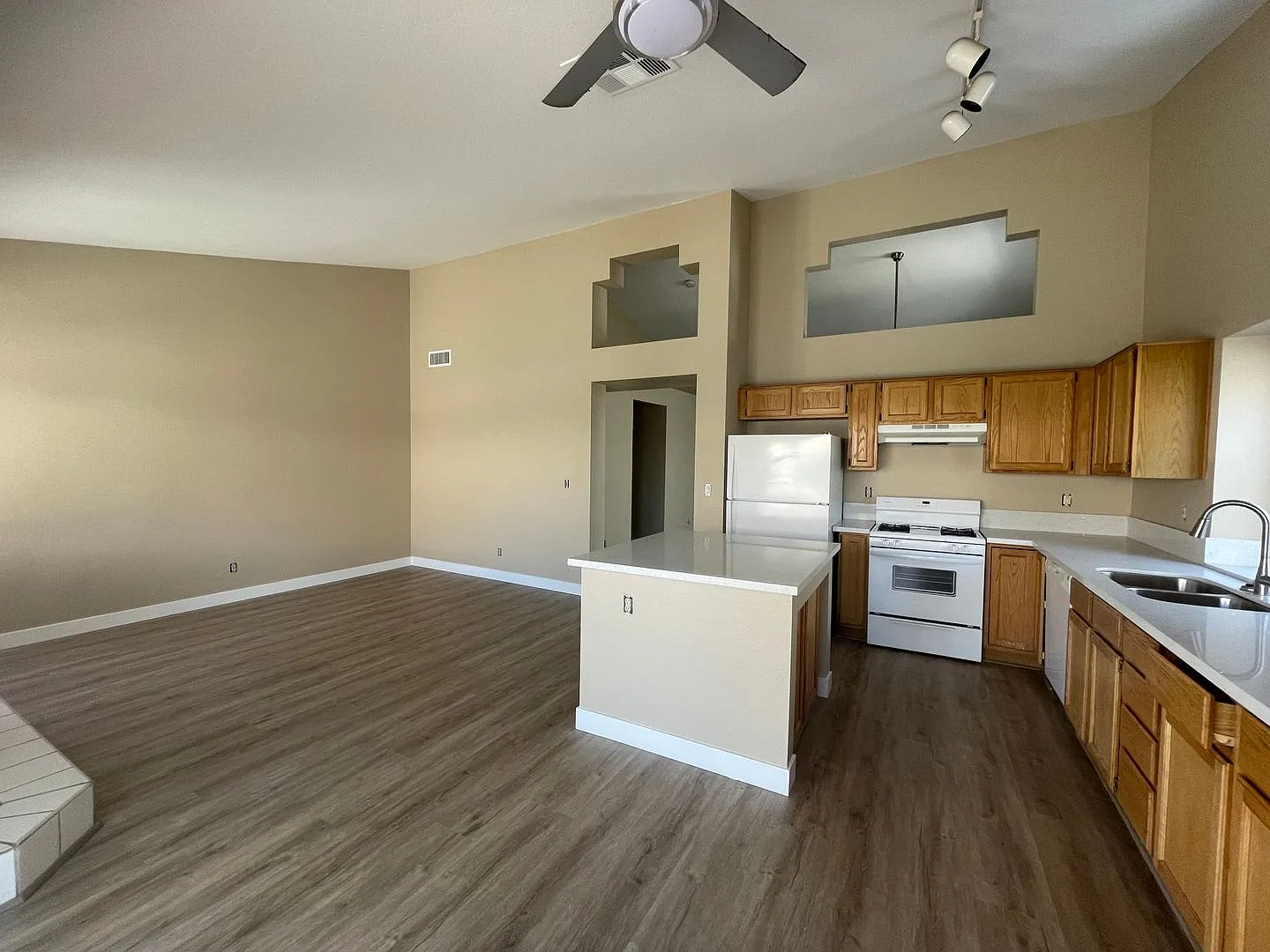 2226 Crown Valley - Ranch w/3 Car Garage — Photo 4