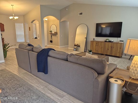 3rd image of 633 E IRONWOOD Drive