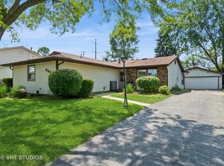 809 Oakton Ave, Romeoville, IL 60446