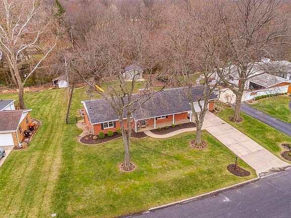 3rd image of 922 W Oakglen Dr