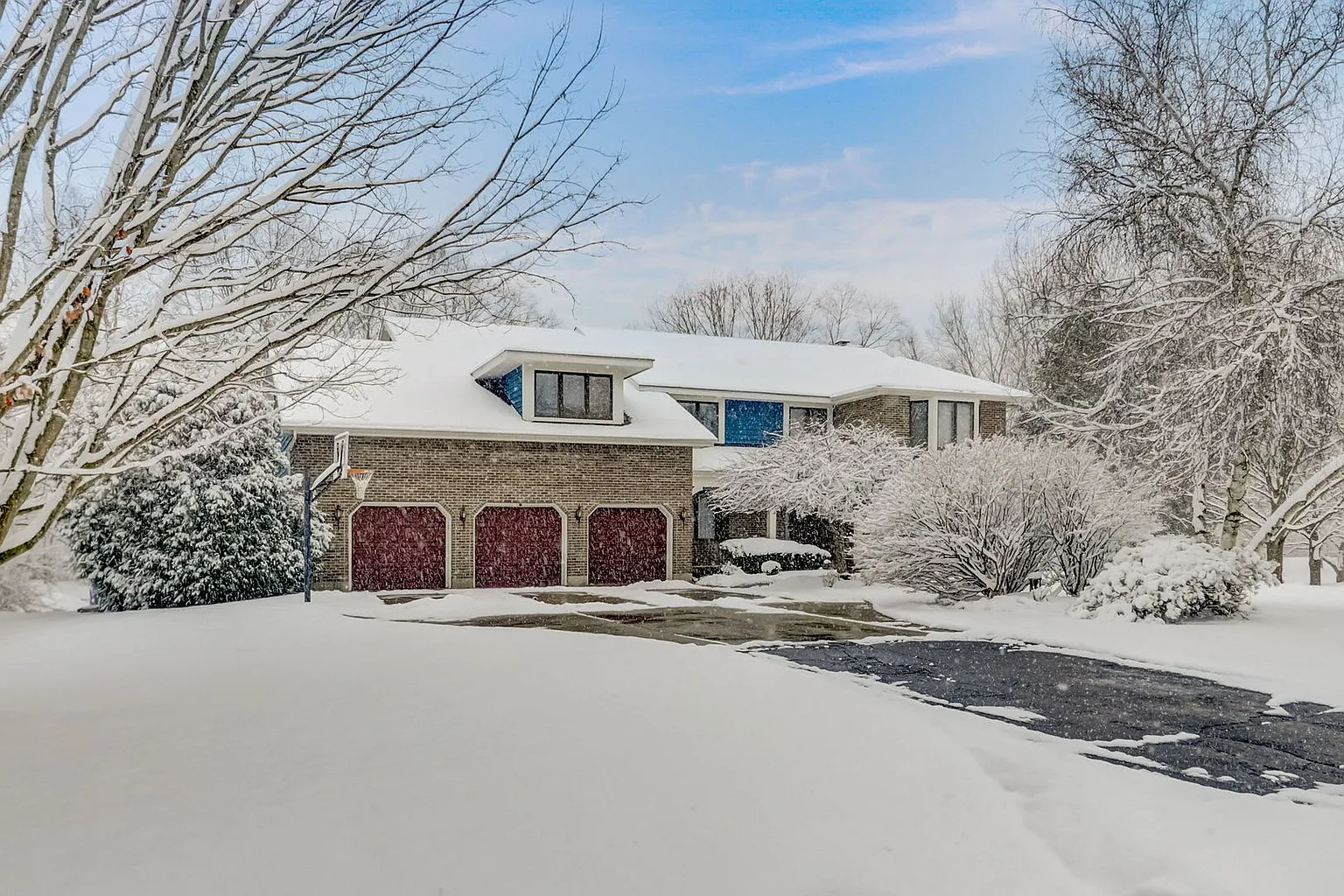 38532 N Oakcrest Ln photo 1