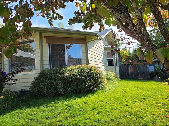 5th image of 1523 NW Thompson Way