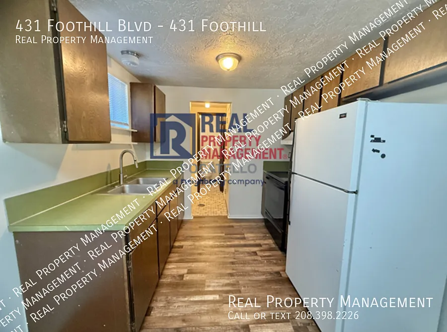 3 Bedroom 1.5 Bath 1 Car Garage Townhouse — Photo 3