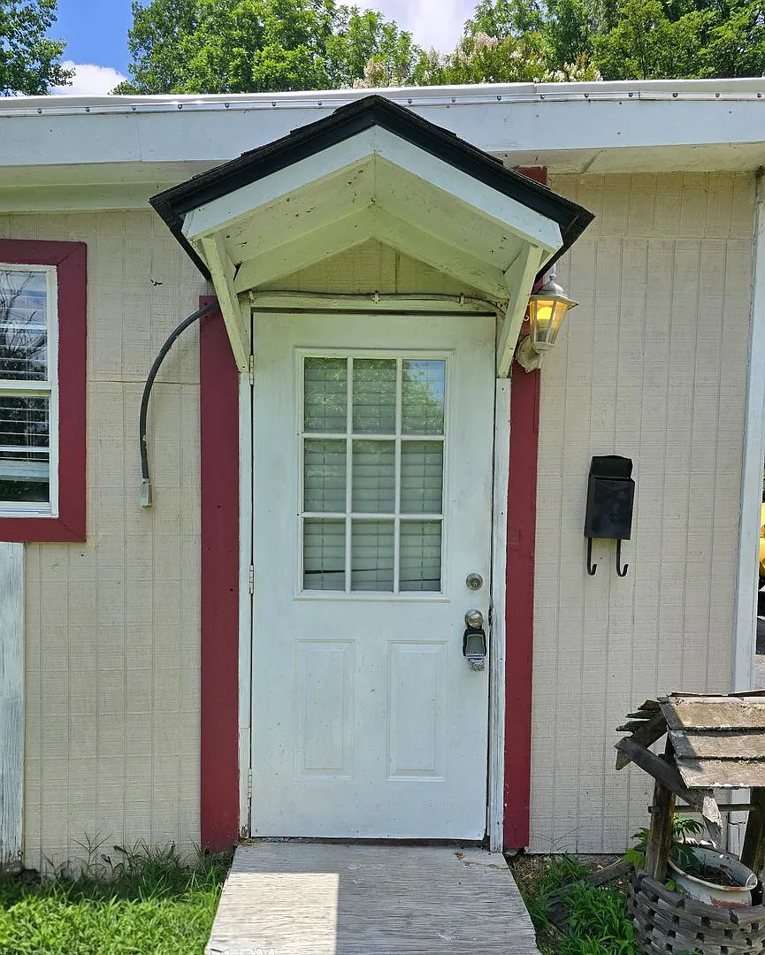 Efficiency Apartment Close to UNCA — Photo 2