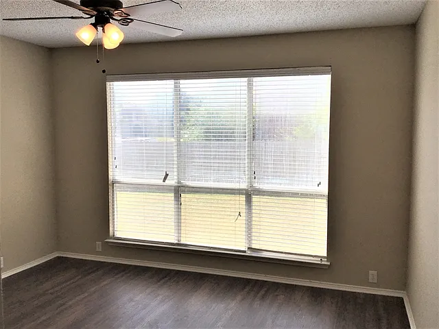 304 Double Oak Ln — Photo 9