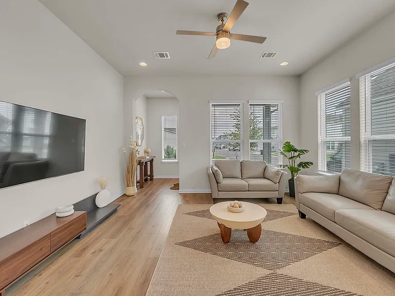 Torrita Dr — Photo 23