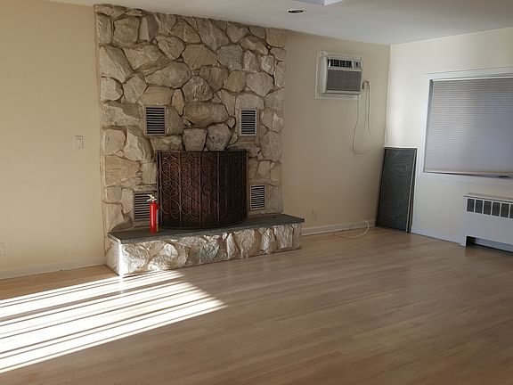 2nd image of 391 Howard Ave