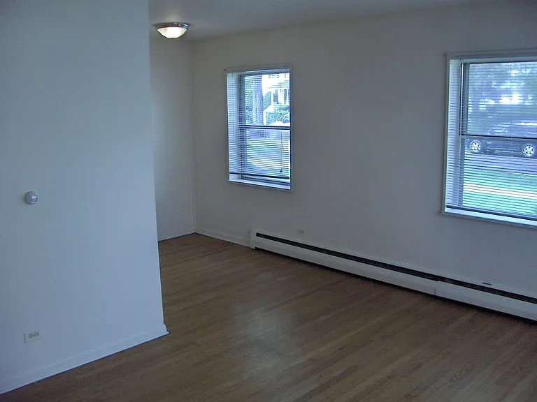 2113-15 Darrow Ave — Photo 9