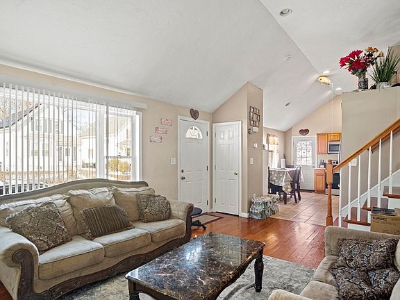 5th image of 79 Frankton Ave