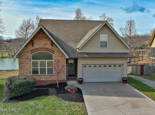 8325 Shoregate Ln, Knoxville, TN 37938
