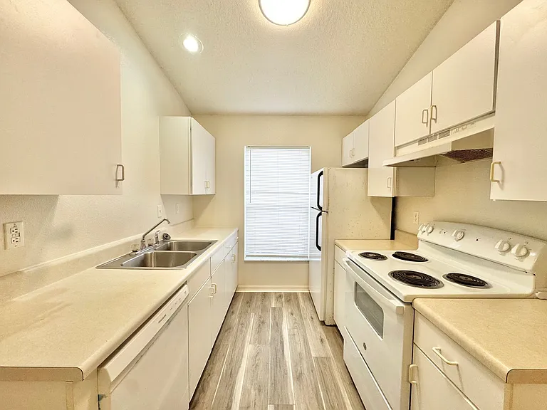 3228 Courtney Dr — Photo 5