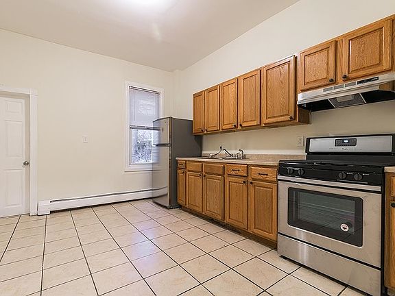 2nd image of 76 Boyd Ave