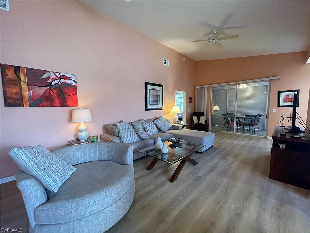 3 bed, 2.0 bath, 1634 sqft, $5,000 — Photo 4