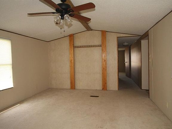 4th image of 805 Hornet Dr