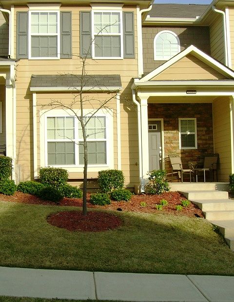 1st image of 2464 Suwanee Pointe Dr