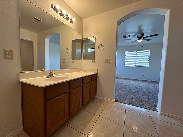 7028 S 46th Dr — Photo 30