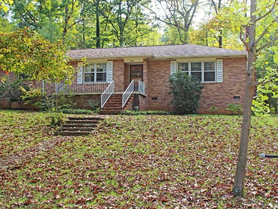 1st image of 205 Lakewood Dr