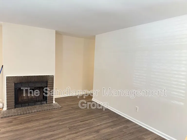 186 Dorchester Manor Blvd #B — Photo 2