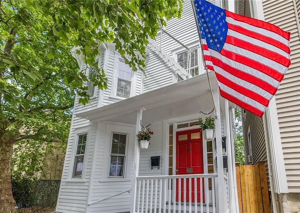 1st image of 28 Young St #3