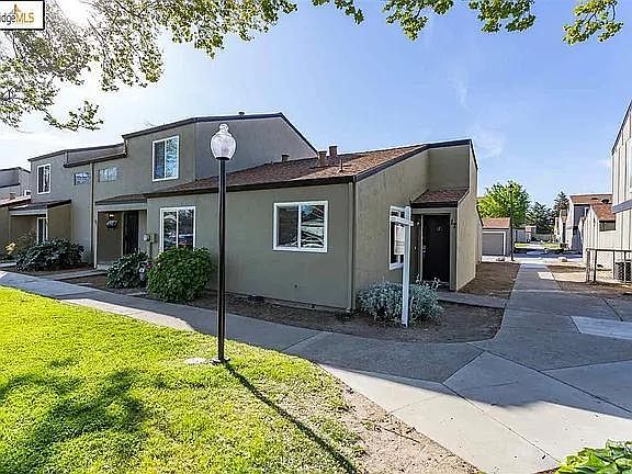 1st image of 17 El Capitan Ln