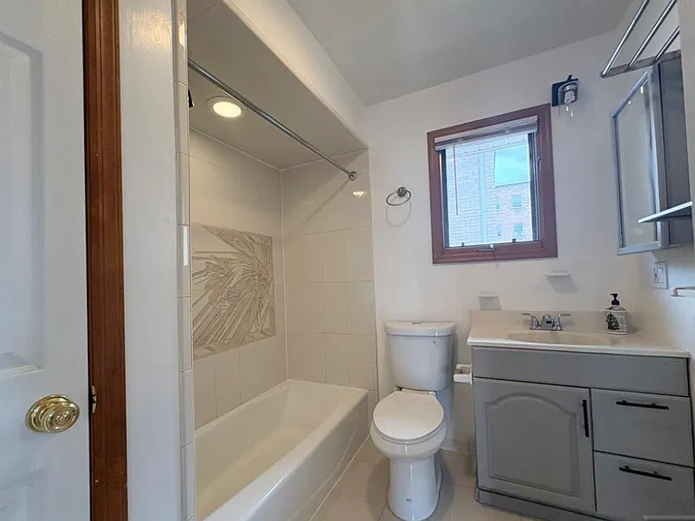476 Highland Ave #2 — Photo 13