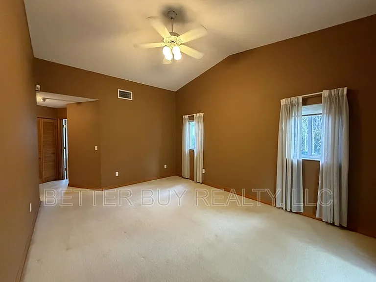 81 Boston Ln — Photo 27
