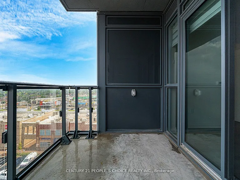 509 Dundas St W #711 — Photo 37