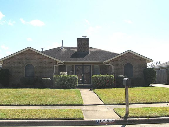 3rd image of 1606 Cleveland Dr
