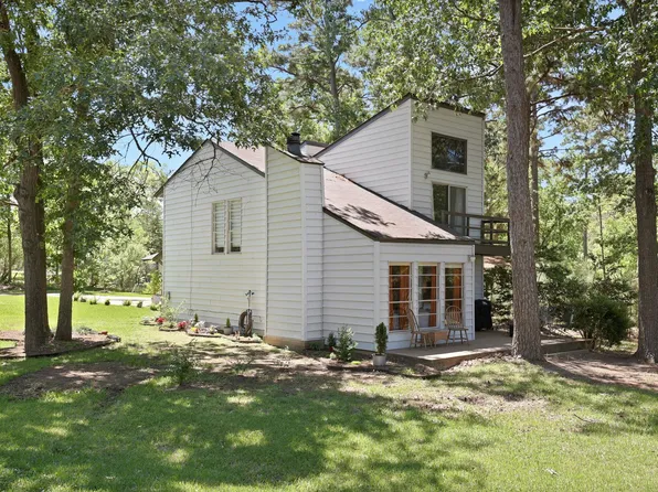 141 N Pine Harbour Dr, Coldspring, TX 77331