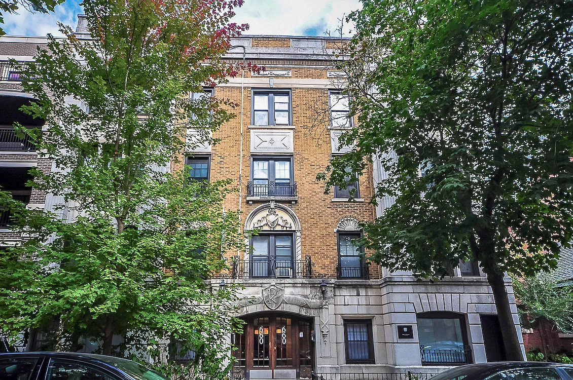 660 W. Barry — Photo 2