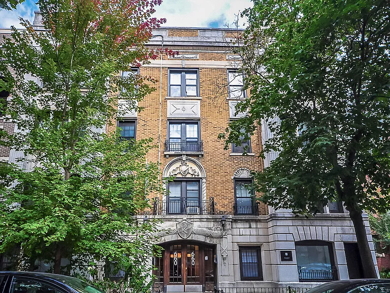660 W. Barry — Photo 2