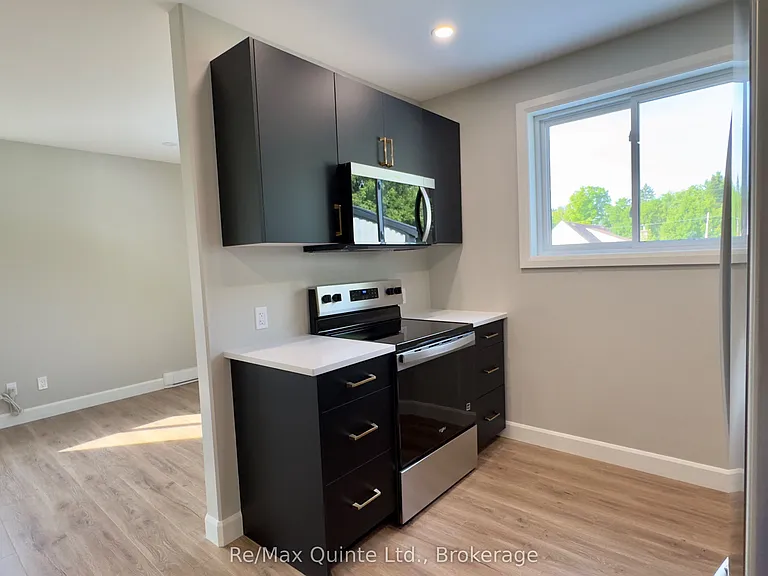 330 Victoria St N #4 — Photo 3