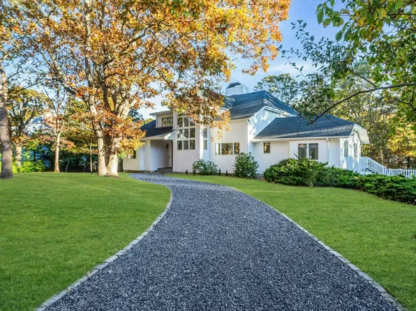 19 Bay Woods Dr, Hampton Bays, NY 11946