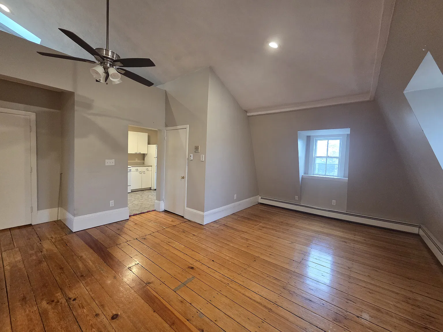 2 bed, 900 sqft, $2,200 — Photo 1