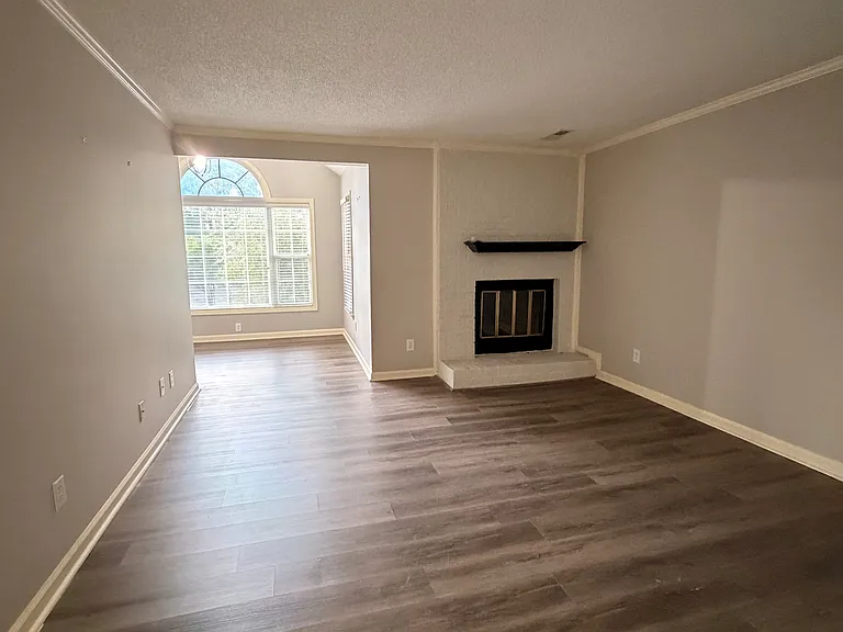 1608 Liberty Dr #1608 — Photo 2