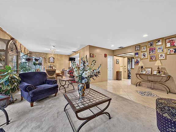 3rd image of 445 Nassau Boulevard