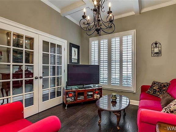 5th image of 743 Cambridge Ln