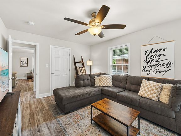 2nd image of 109 Boyce Cir