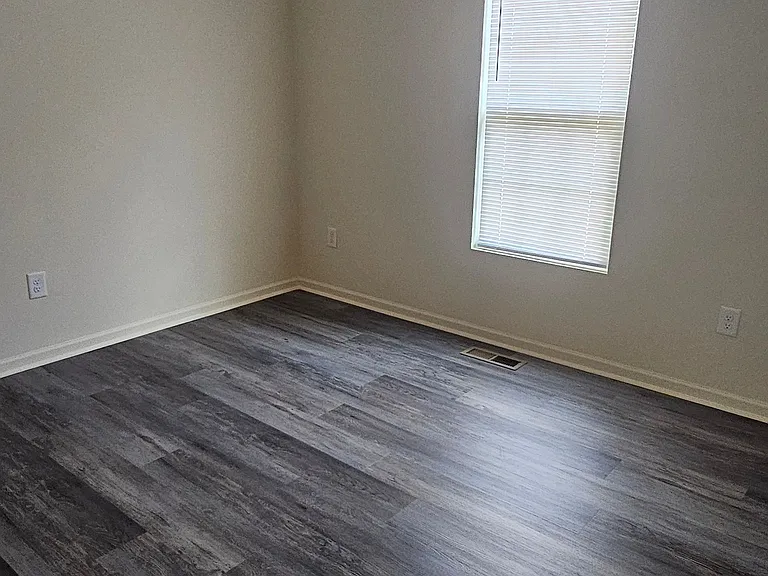 335 Pierce Dr — Photo 11
