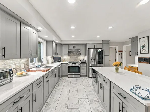48 Hickory Dr, Worcester, MA 01609
