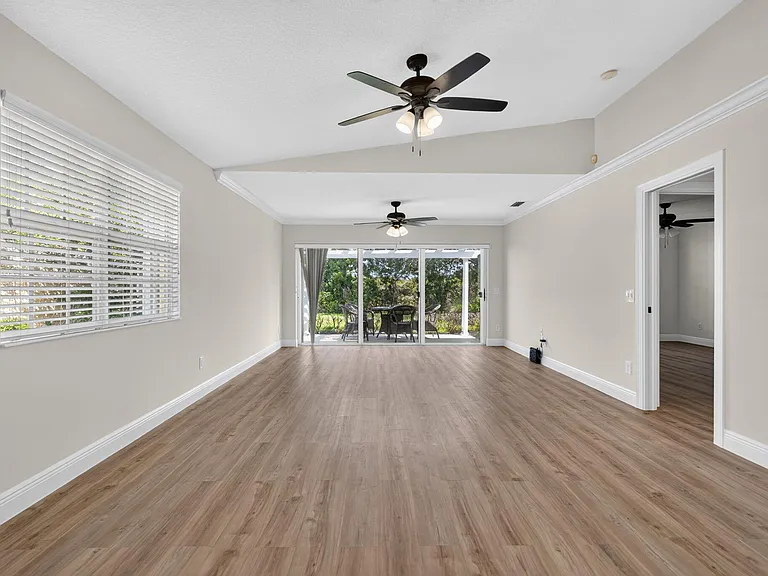 3546 SE Glacier Ter — Photo 22